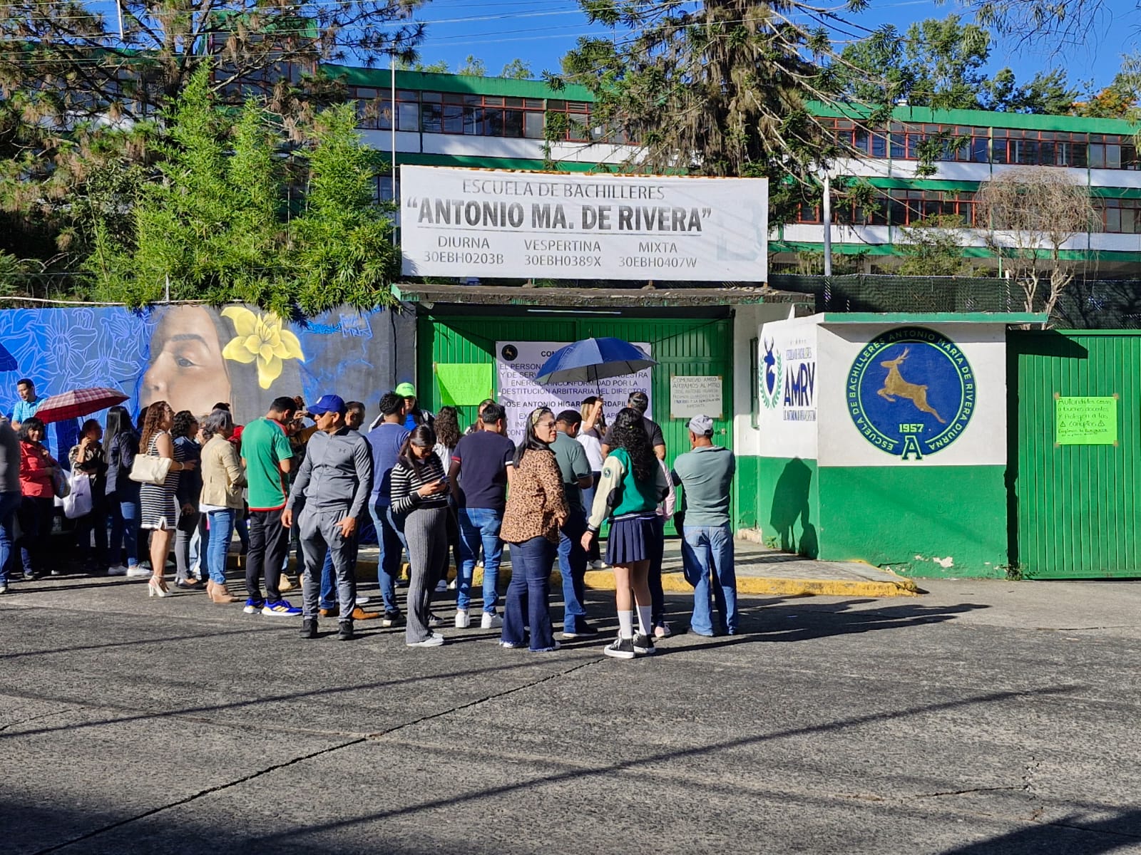 Trabajadores toma Bachilleres Antonio María de Rivera, exigen reinstalación de director del plantel