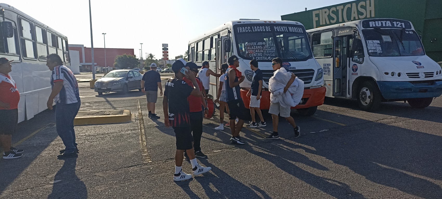 La banda del Pirata realiza caravana en apoyo a El Águila de Veracruz