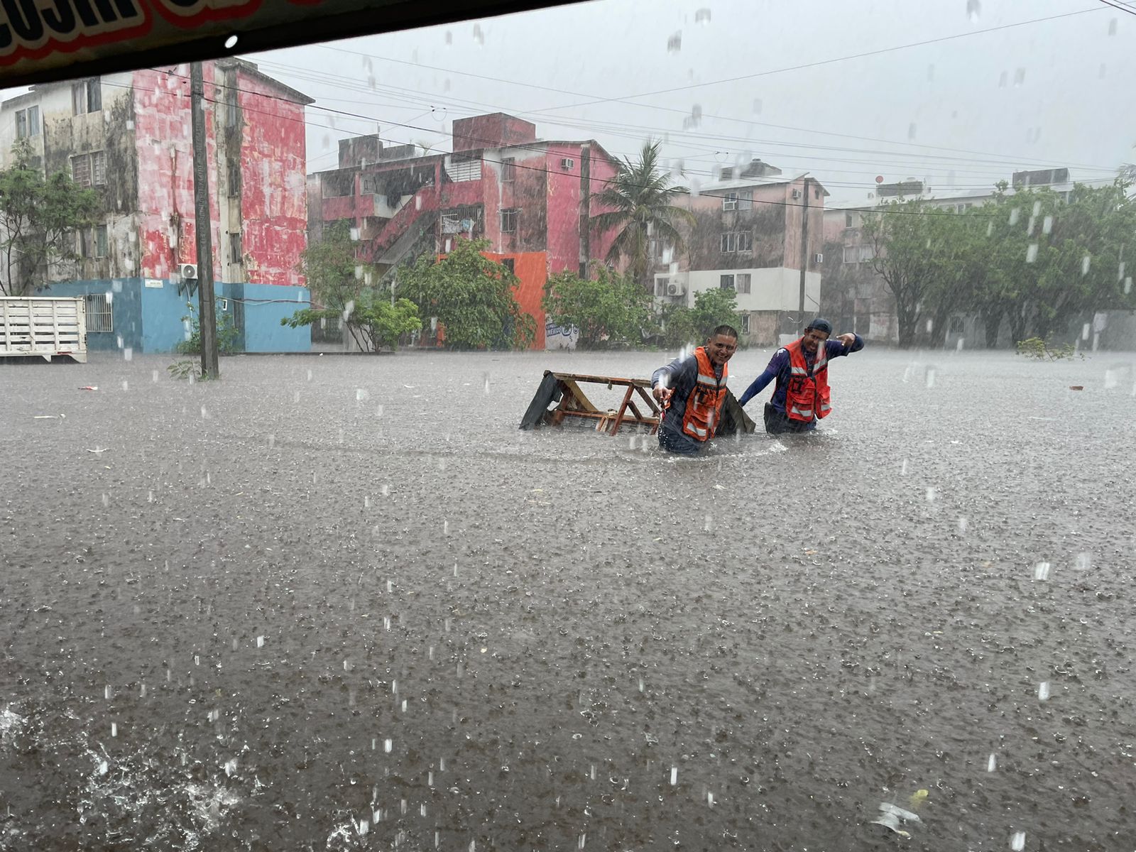 Cae más lluvia en Veracruz puerto a la registrada por el huracán Stan en 2005