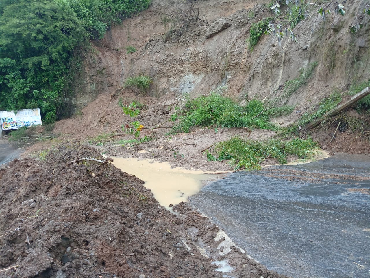 Delizamiento de piedra y lodo en la zona serrana de Córdoba