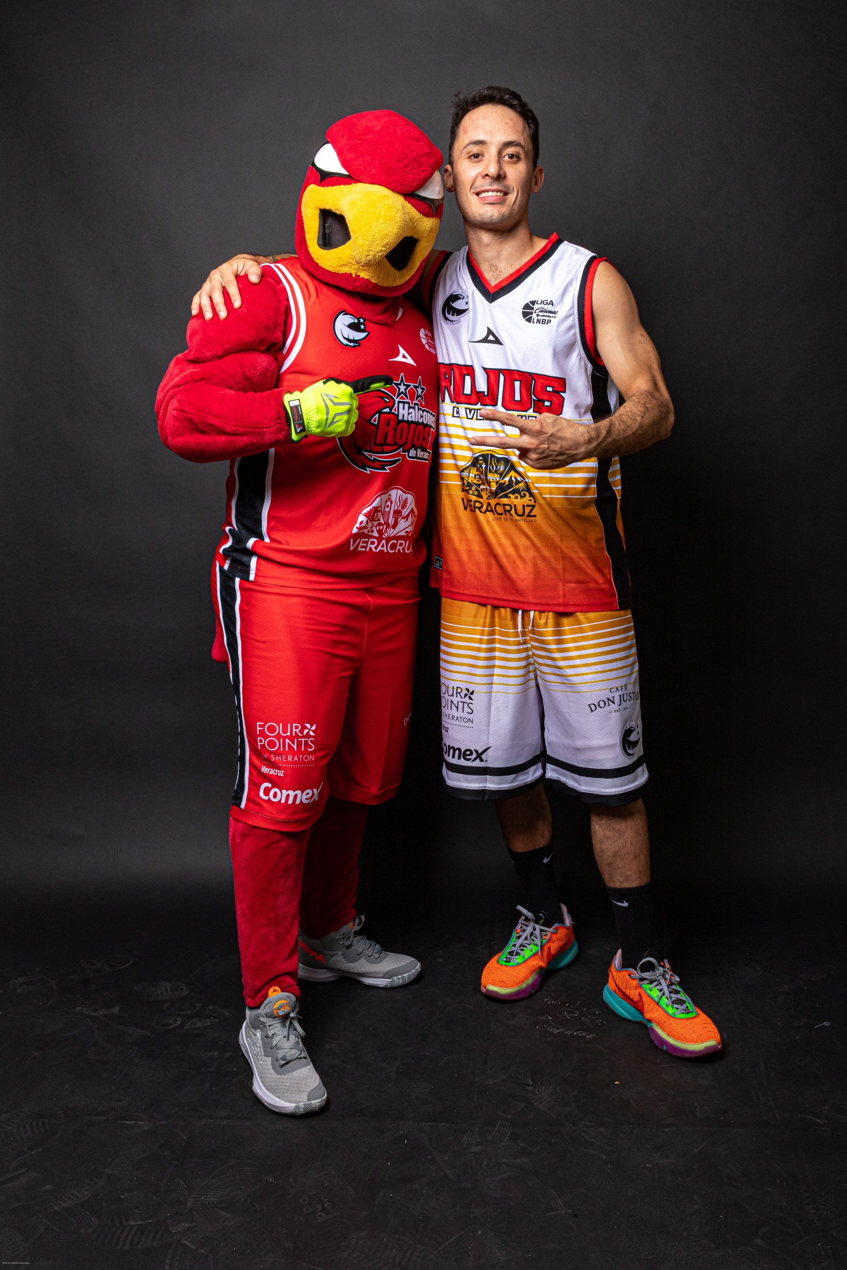 Halcones Rojos presenta nuevos uniformes Pirma temporada 2024