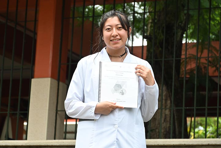 Alumna de Guadalajara investiga en la UV compuestos medicinales de plantas