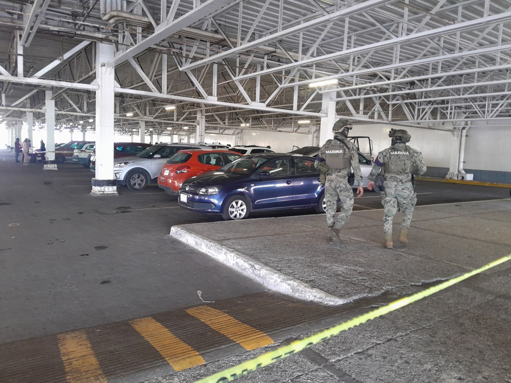 Balacera en centro comercial de Veracruz deja una policía muerta