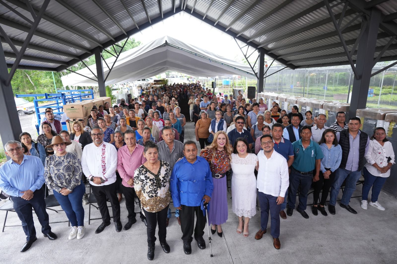 Reciben impulso al trabajo y la vivienda, familias de 39 localidades en Emiliano Zapata
