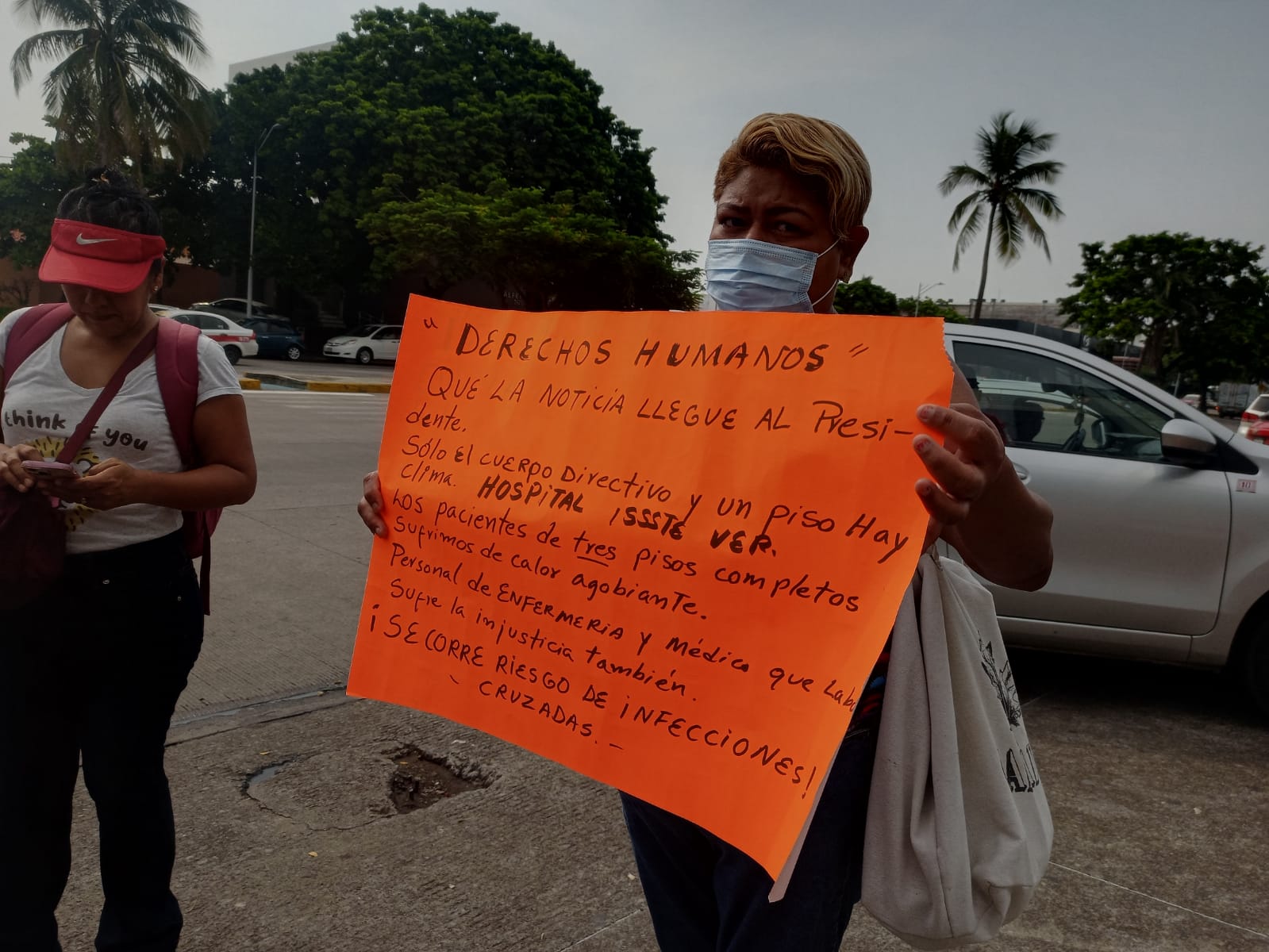 Continúan las manifestaciones por la falta de aire acondicionado en el Hospital del ISSSTE de Veracruz
