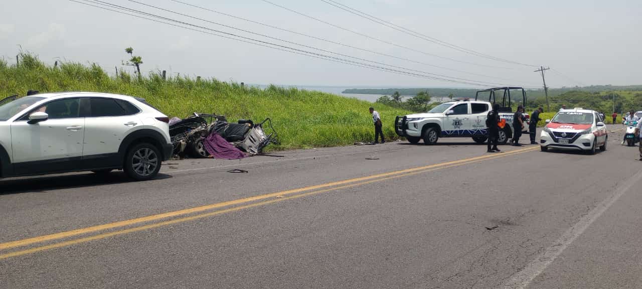 Dos fallecidos y tres heridos, entre ellos una bebé, deja accidente en la carretera Costera del Golfo
