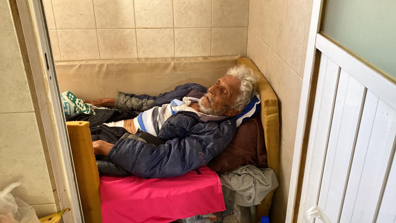 Don Alfonso, de 101, continúa en el abandono, se piden voluntarios para su cuidado
