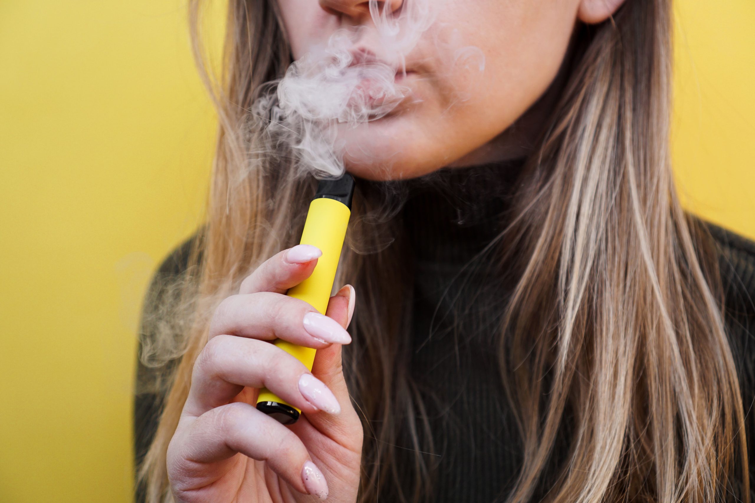 Un riesgo el consumo de cigarrillos electrónicos o vapers