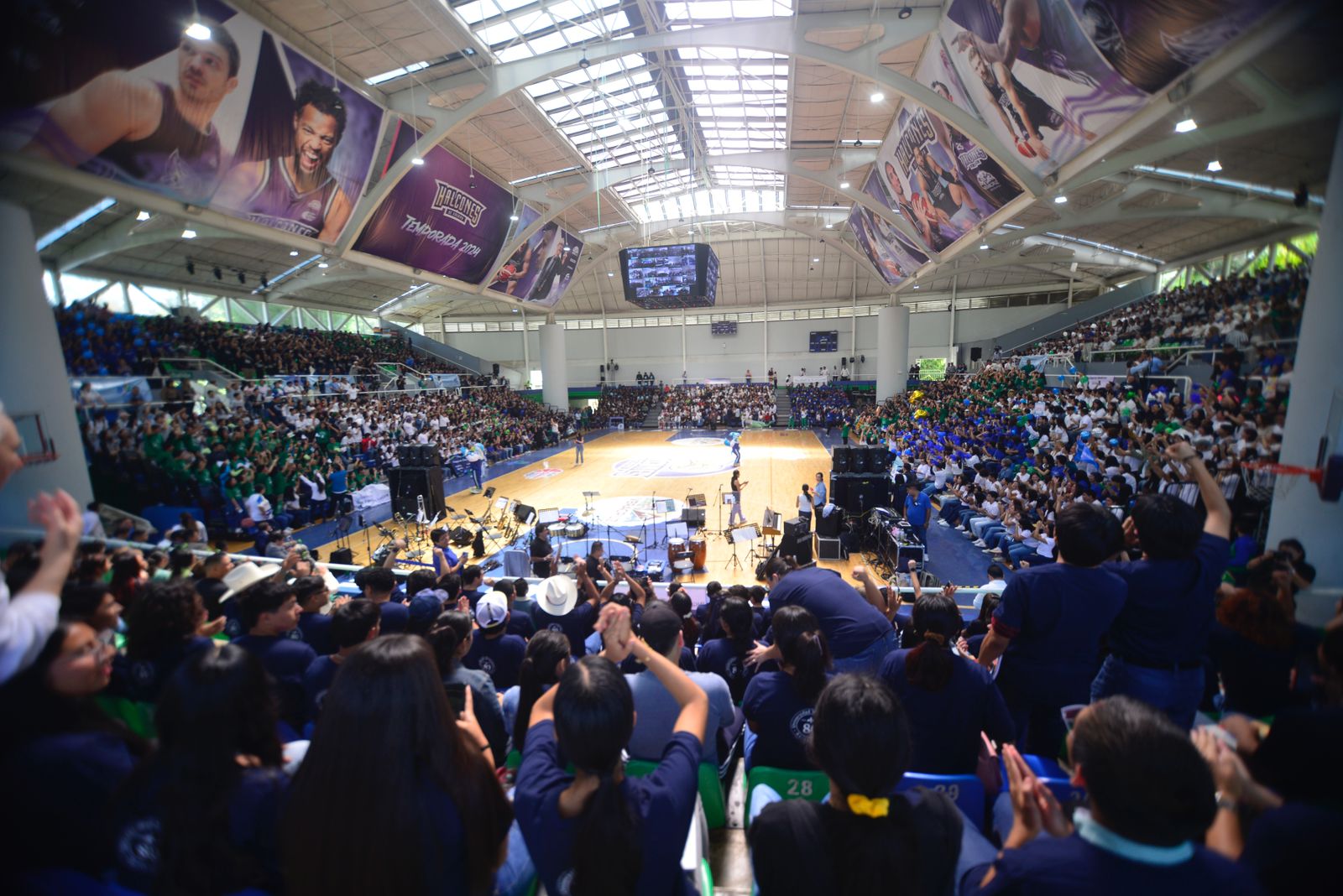 Dan calurosa bienvenida a estudiantes de nuevo ingreso UV