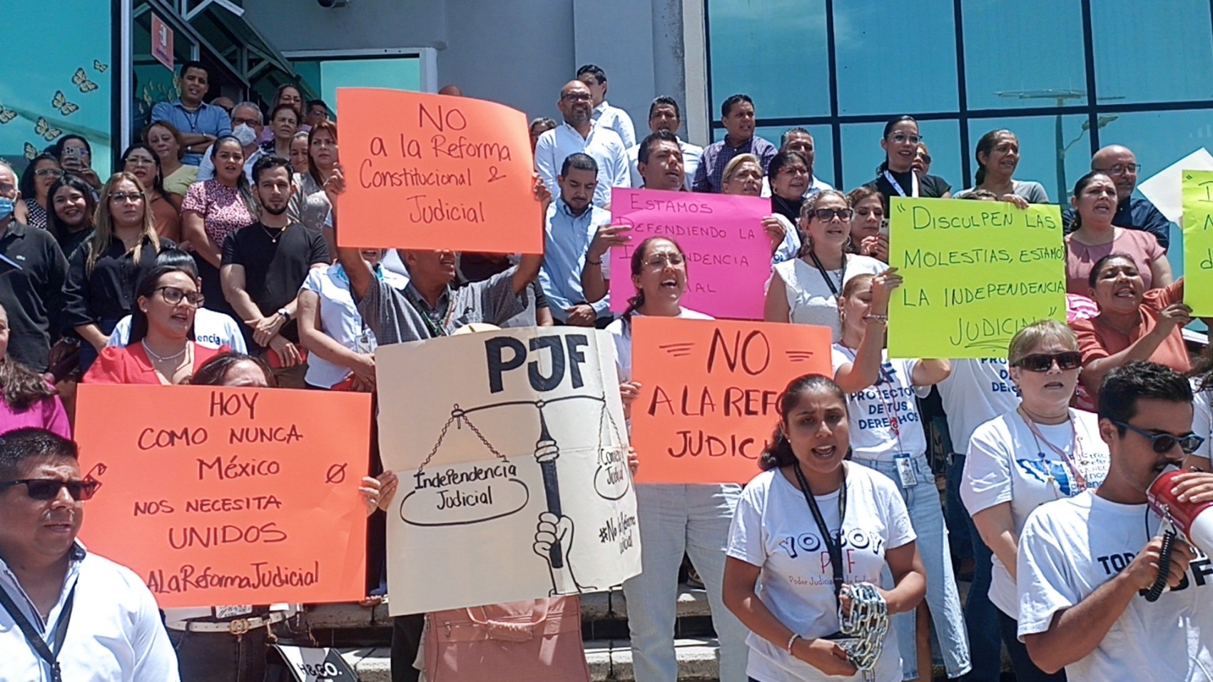 Inicia paro indefinido de labores en juzgados y tribunales federales de Boca del Río en protesta contra el Plan C