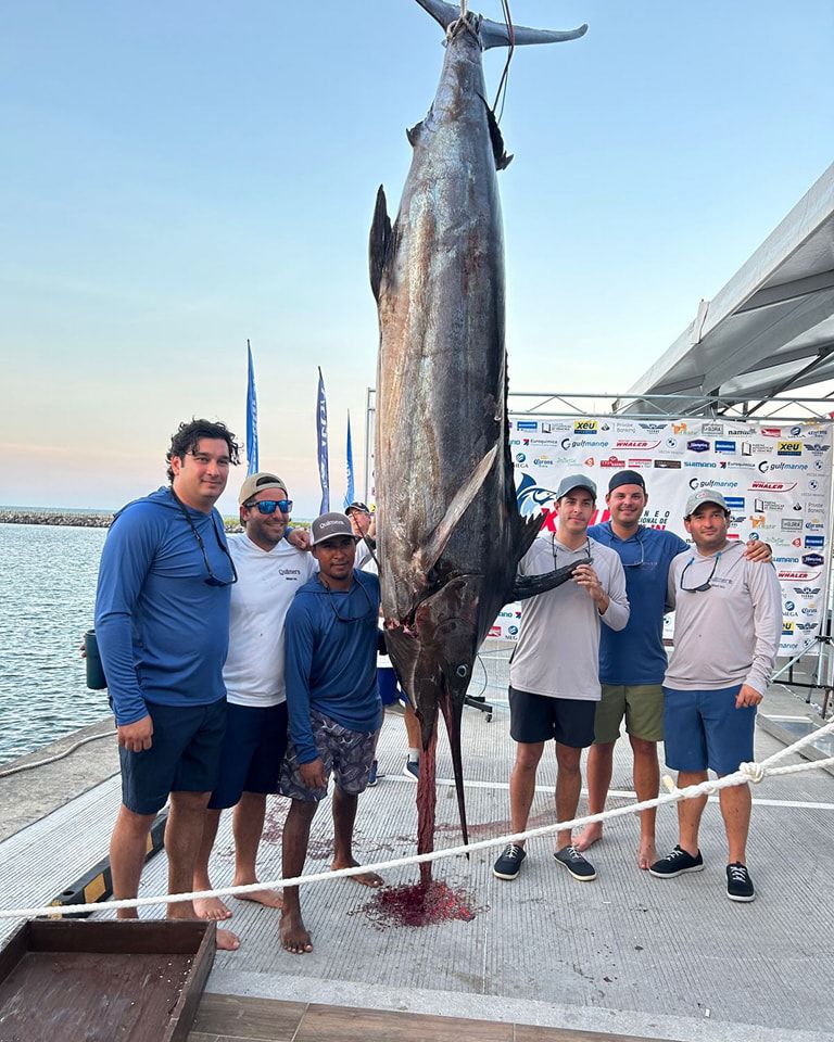 Protagonizan cerca de 4 mil pescadores la historia del Torneo Internacional del Marlín