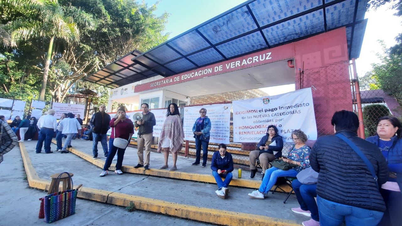 Denuncian intimidación y hostigamiento en planteles del Cobaev, sindicato toma la SEV