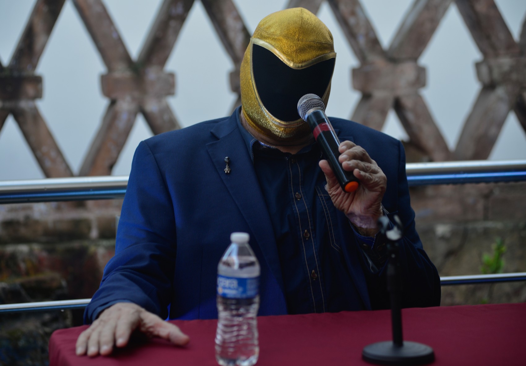 Presentan el libro Tinieblas, el gigante sabio