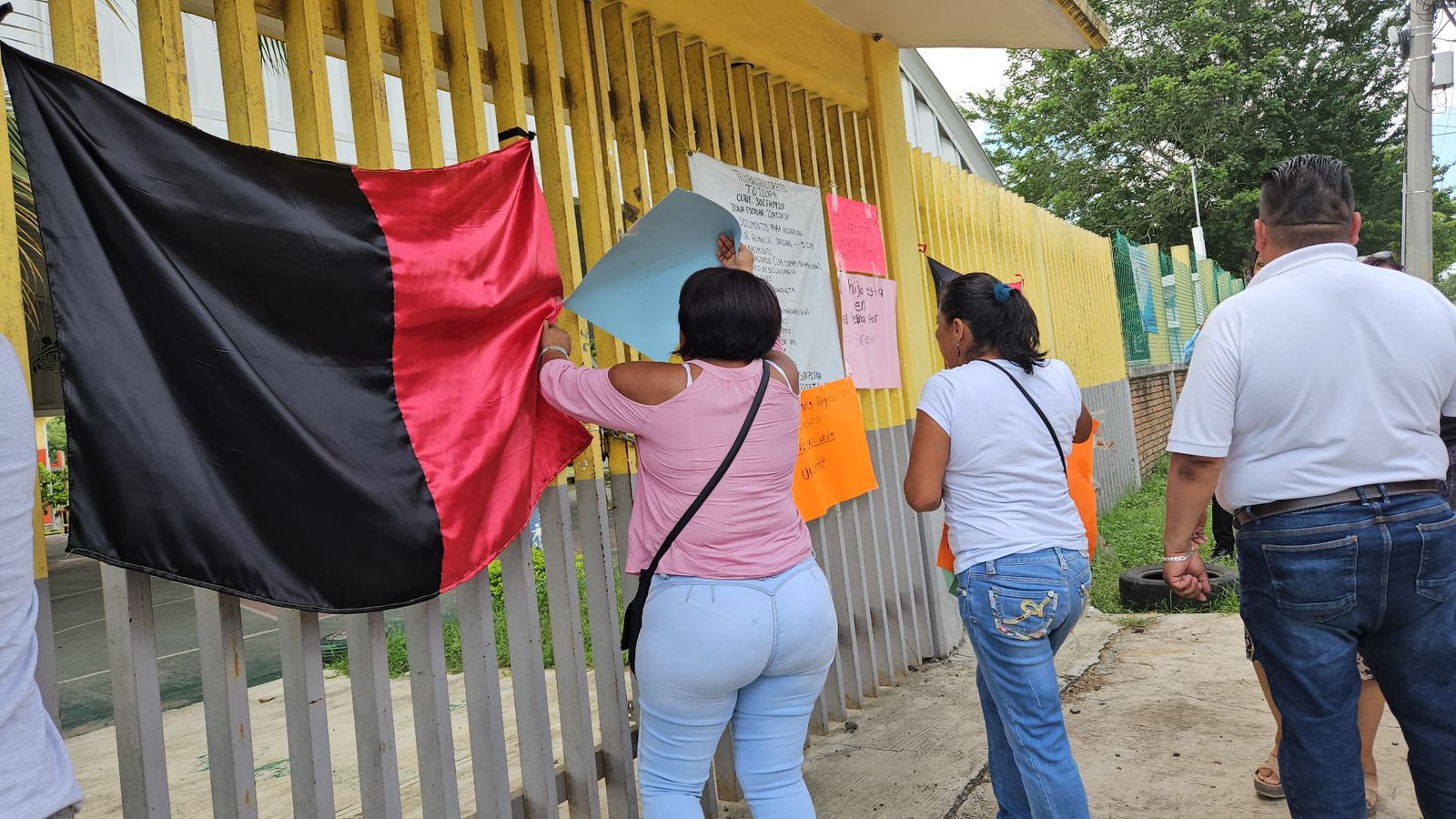 Padres de familia liberan telebachillerato en Totolapa a cambio de cambiar toda la plantilla docente