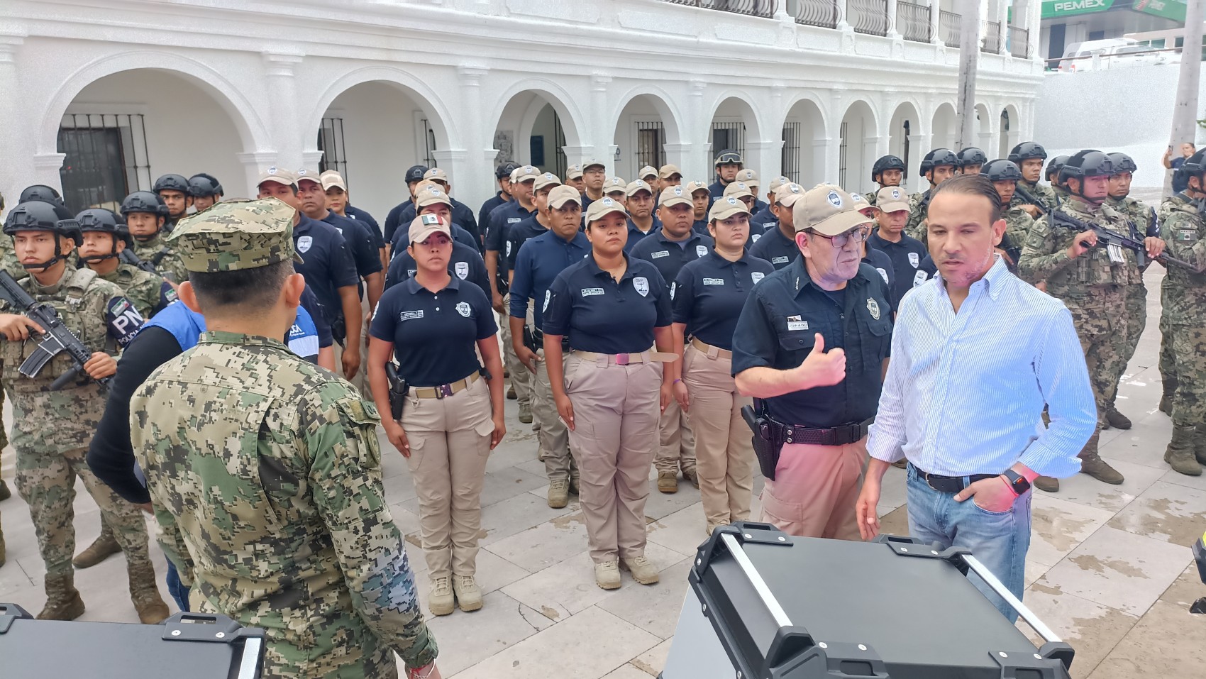 Unánue entrega patrullas a la Policía Municipal para reforzar su equipamiento y la vigilancia en Boca del Río