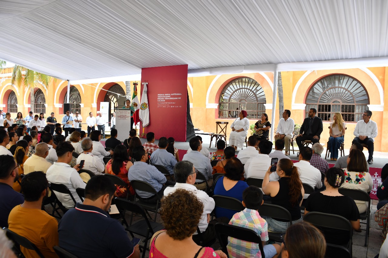 Reciben en el Centro Cultural Atarazanas el Premio Anual Artesanal Veracruzano 2024