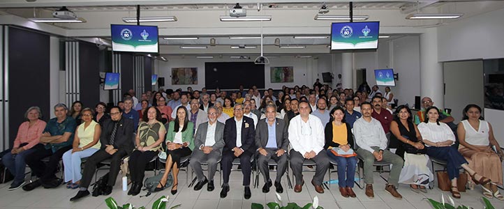 UV apoya la investigación multidisciplinar: Rector