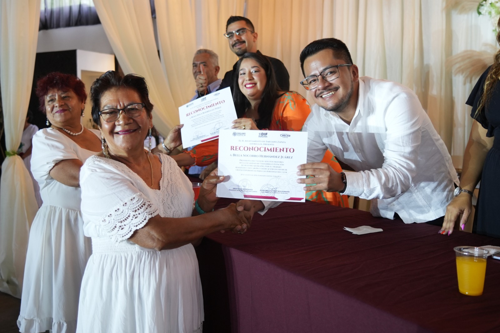 Gobierno de Erick Ruíz celebra a la tercera edad en Emiliano Zapata