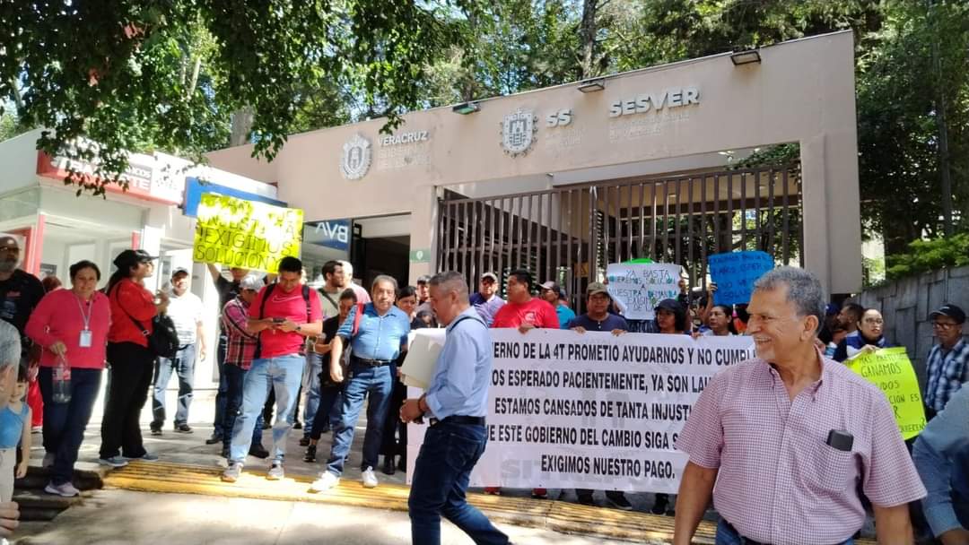 Ex trabajadores de Seguro Popular exigen pago de laudo laboral por 69.8 mdp desde 2017