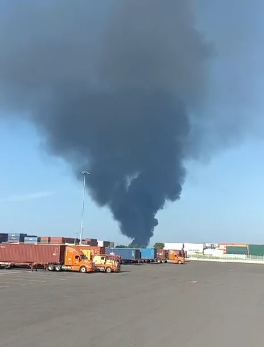 Se registra incendio en el interior del puerto de Veracruz