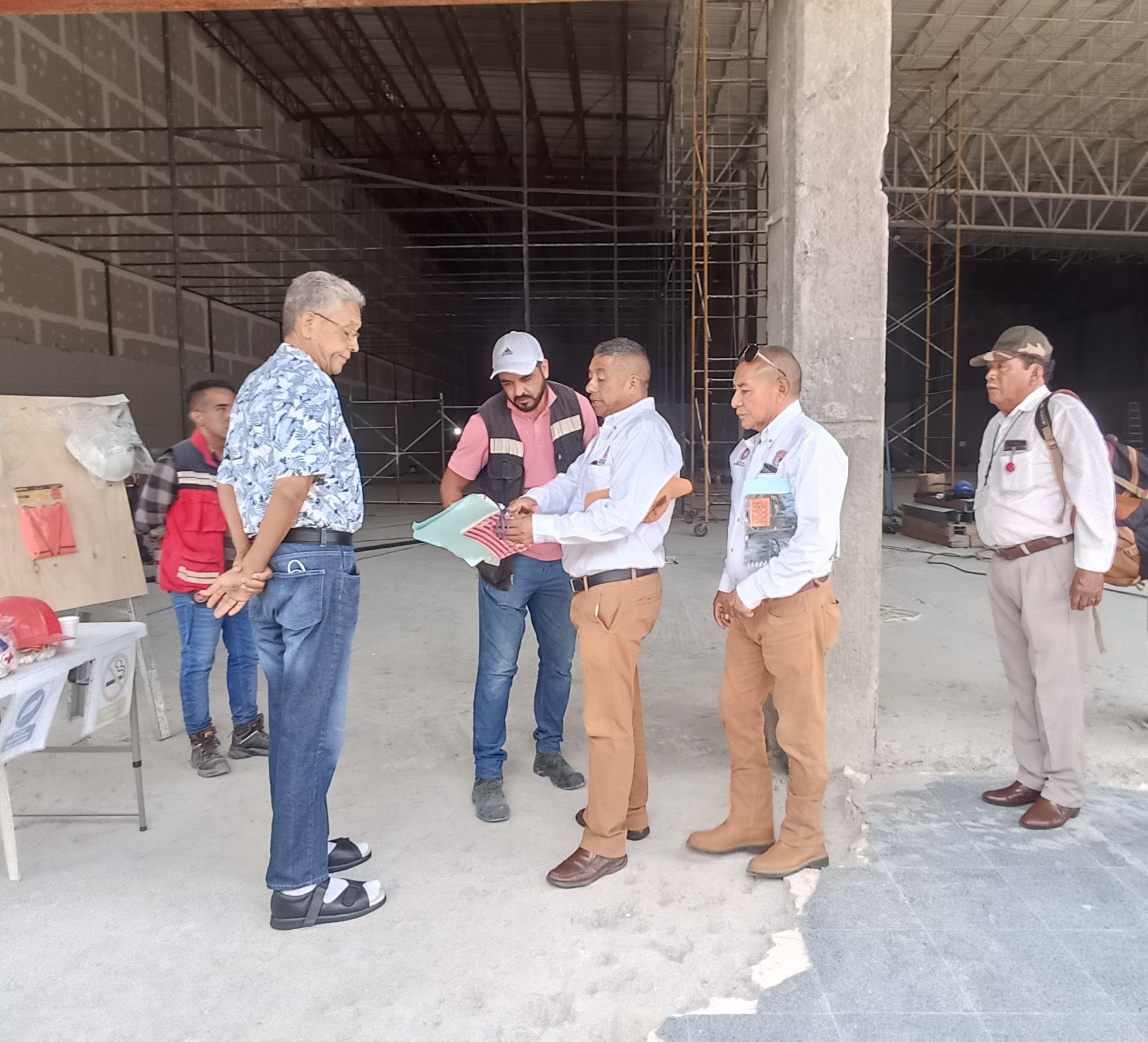 Denuncian existencia de sindicatos patito que desplazan a trabajadores de la construcción en Veracruz