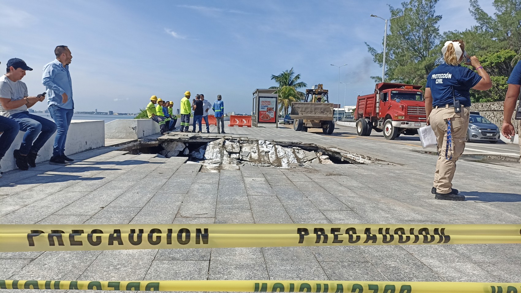 Rehabilitan el socavón registrado a la altura de la playa Pelícano de Boca del Río