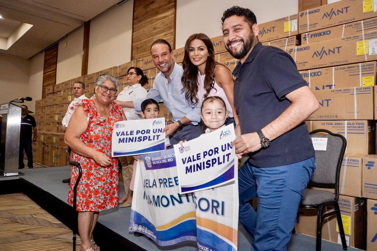 Entrega Alcalde Juan Manuel Unánue 240 aires acondicionados a 120 planteles de Boca del Río