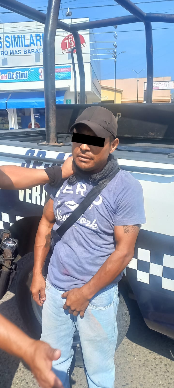 Detienen a dos presuntos asalta-taxistas cerca de Walmart Veracruz