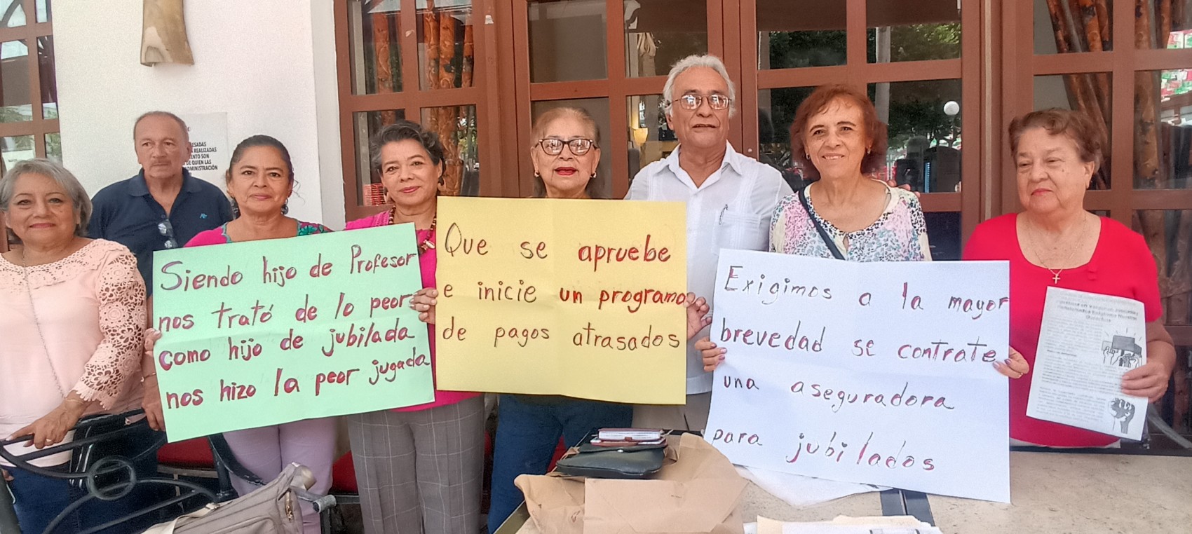 Jubilados desmienten a la Oficial Mayor de la SEV: Cuitláhuac nos quitó los seguros
