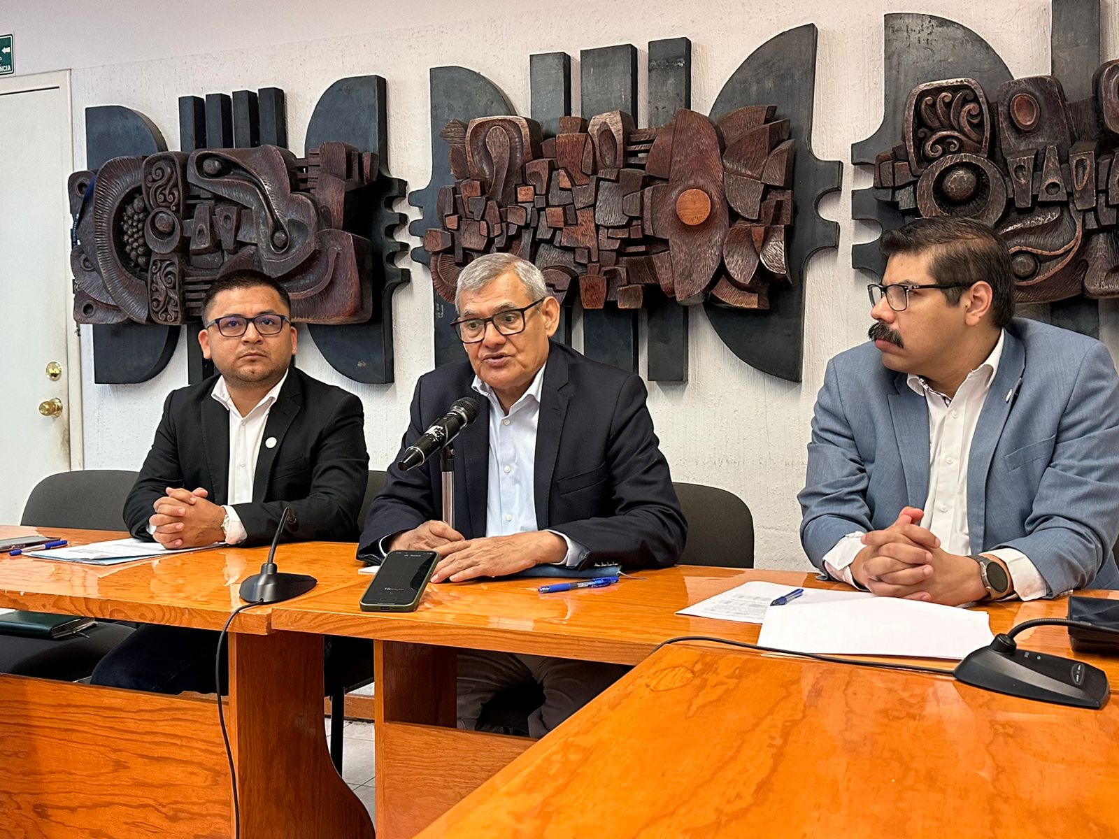 Plazas académicas en la UV se convocan de manera abierta, dice secretario