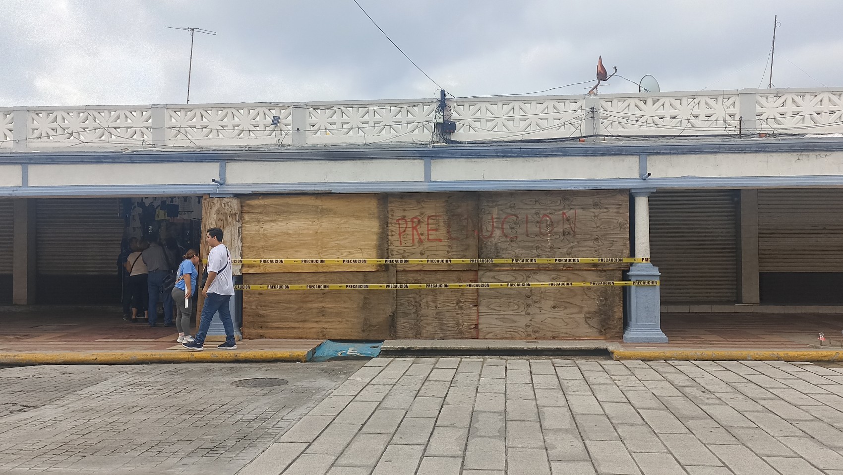 Demolición de locales del mercado de artesanías inicia en Veracruz