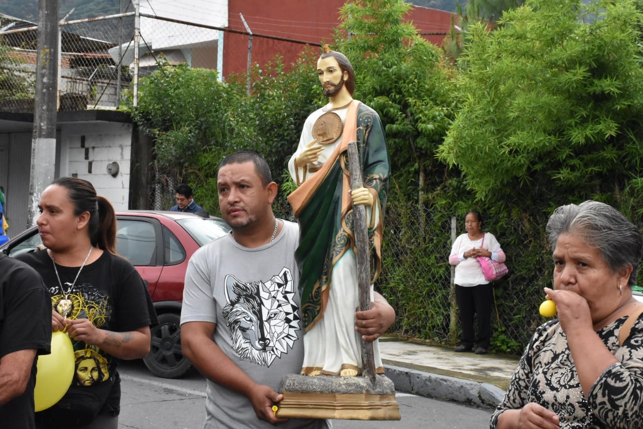 Miles de católicos reciben la reliquia de San Judas Tadeo en Orizaba