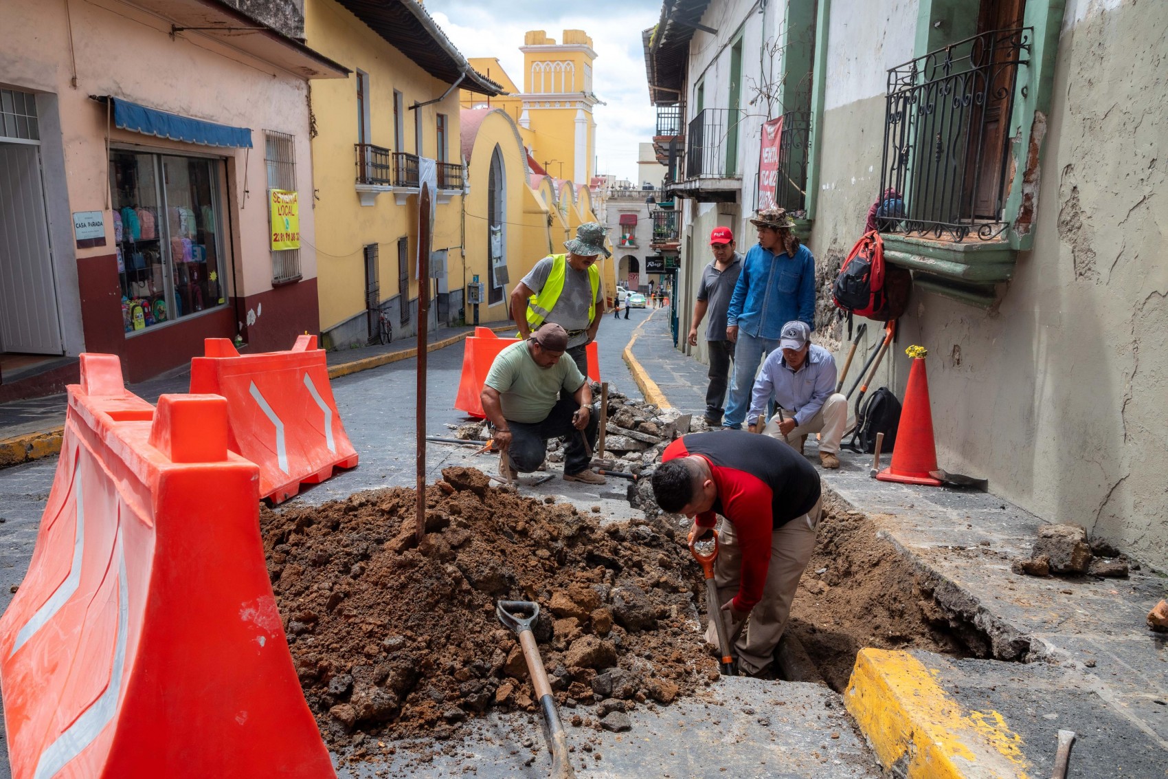 Cierran la circulación en la calle Revolución, de Enríquez a Juárez