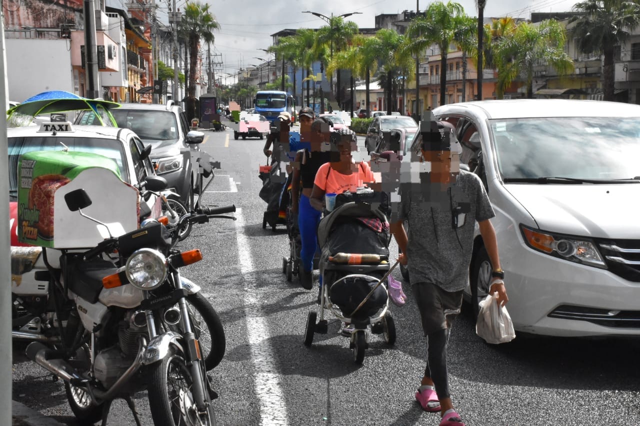 Caravana de más de 300 migrantes cruza municipios de las Altas Montañas