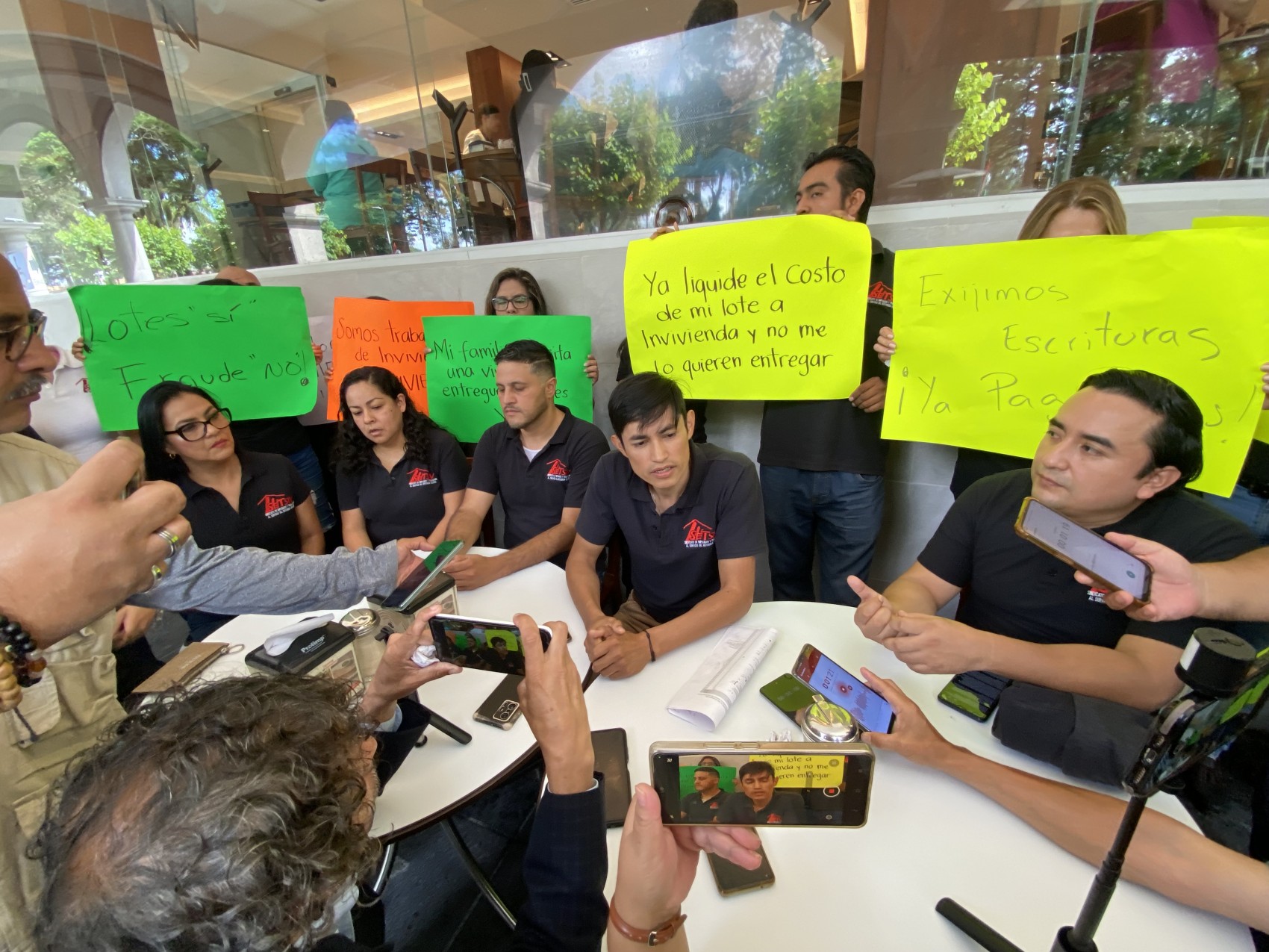 Trabajadores de Invivienda denuncian irregularidades en la entrega de terrenos, acoso y despidos