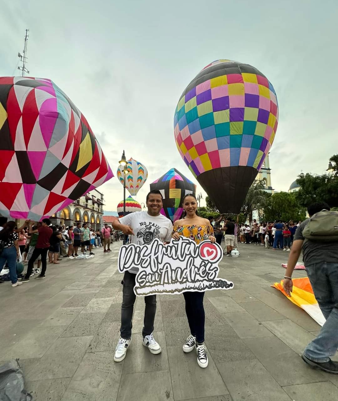 Globos de papel, una tradición con 110 años de antigüedad en San Andrés Tuxtla