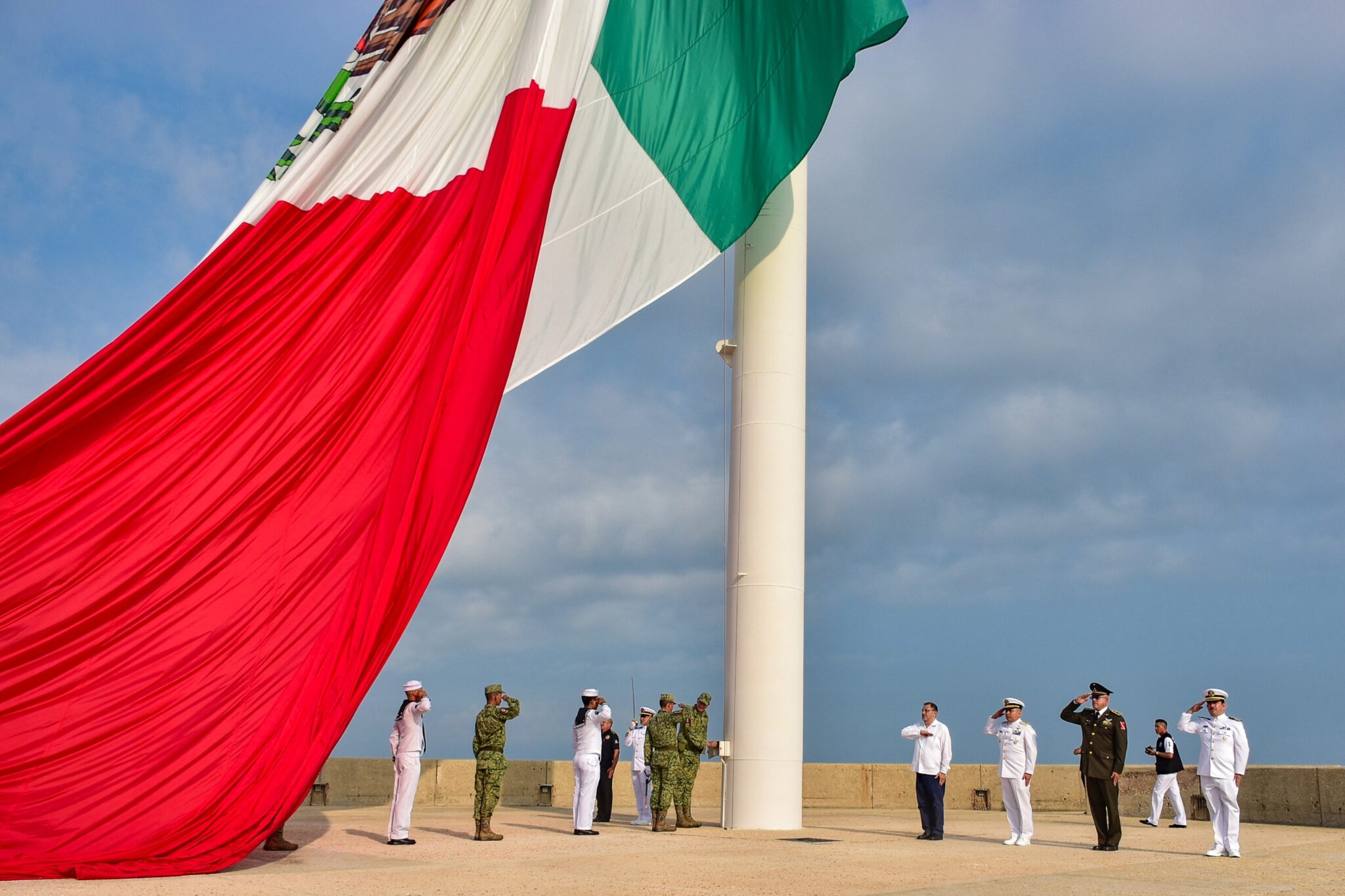 En Coatzacoalcos realizan desfile por el aniversario del inició de la Independencia