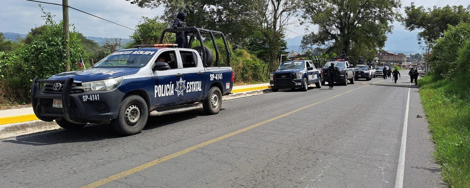 Habitantes de Tetelcingo retienen 6 patrullas y 4 policías preventivos, exigen liberación de detenidos