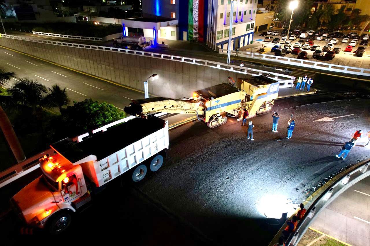 Supervisa Alcalde JM Unánue inicio de la repavimentación de la glorieta de Plaza Américas