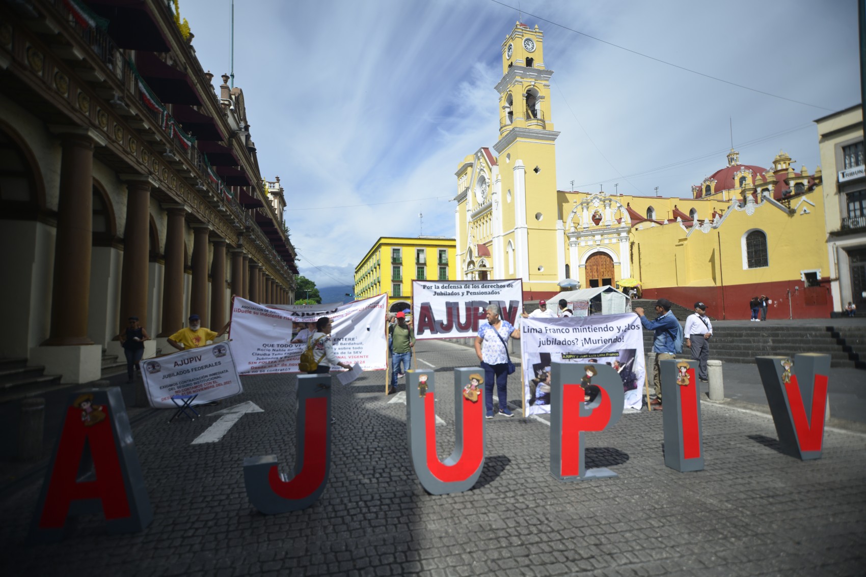 Pura simulación promesas de pago de seguros institucionales: Jubilados