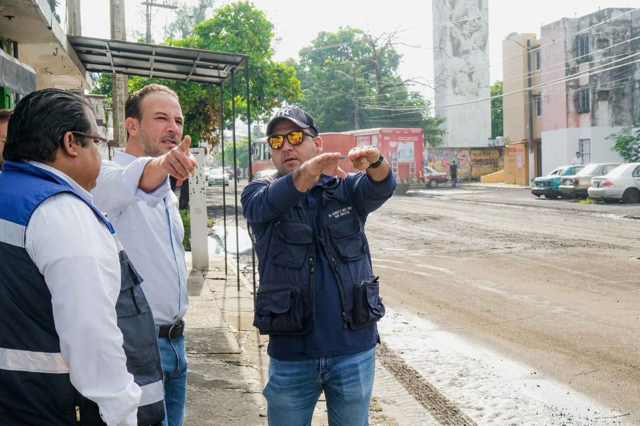 Supervisa Alcalde JM Unánue pavimentación de la calle Lázaro Cárdenas en el Estatuto Jurídico