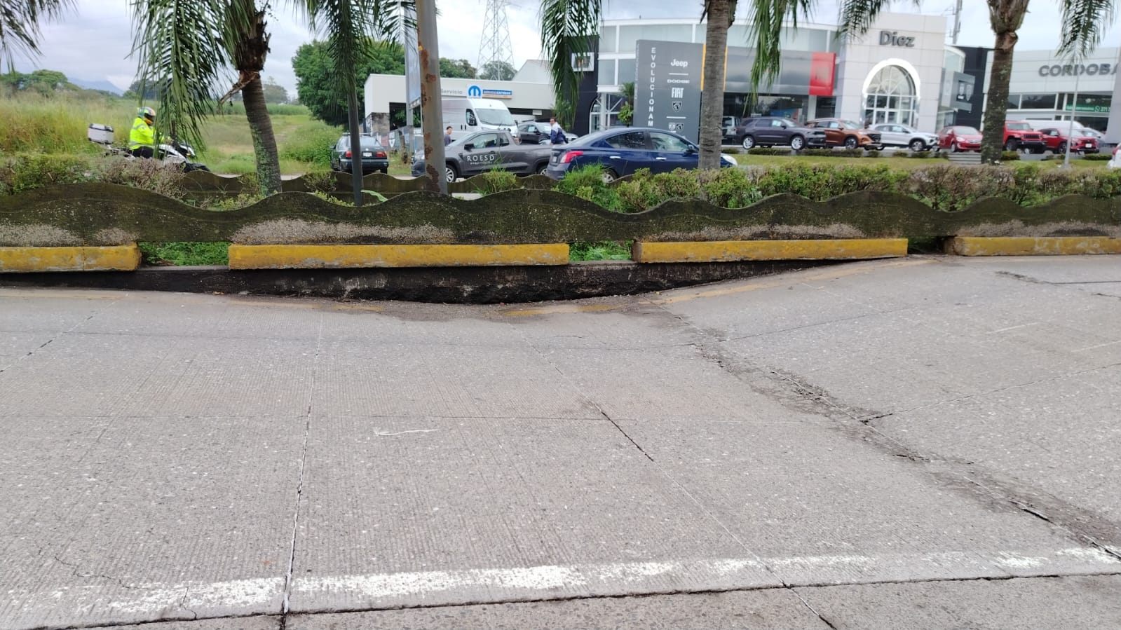 Bulevar Tratados de Córdoba registra hundimiento, cierran la circulación