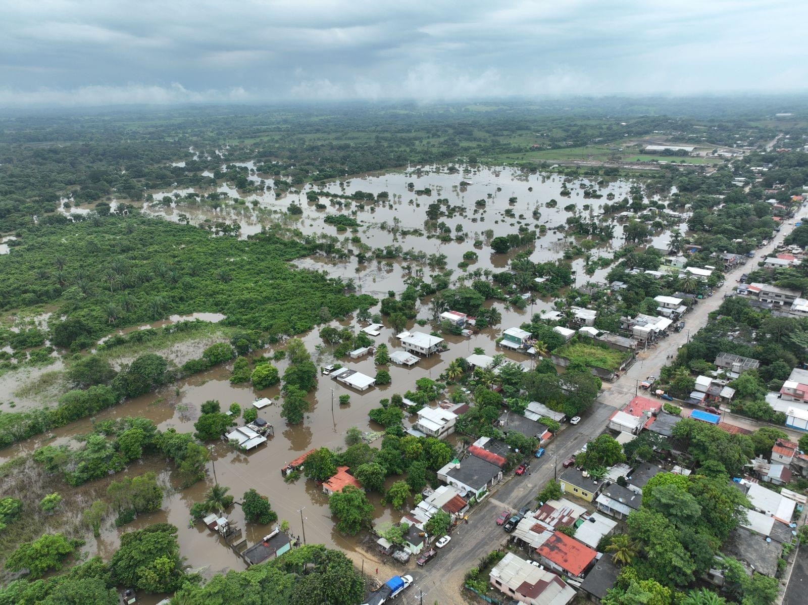 Se desborda río Jaltepec e inunda comunidades de Jesús Carranza e Hidalgotitlán