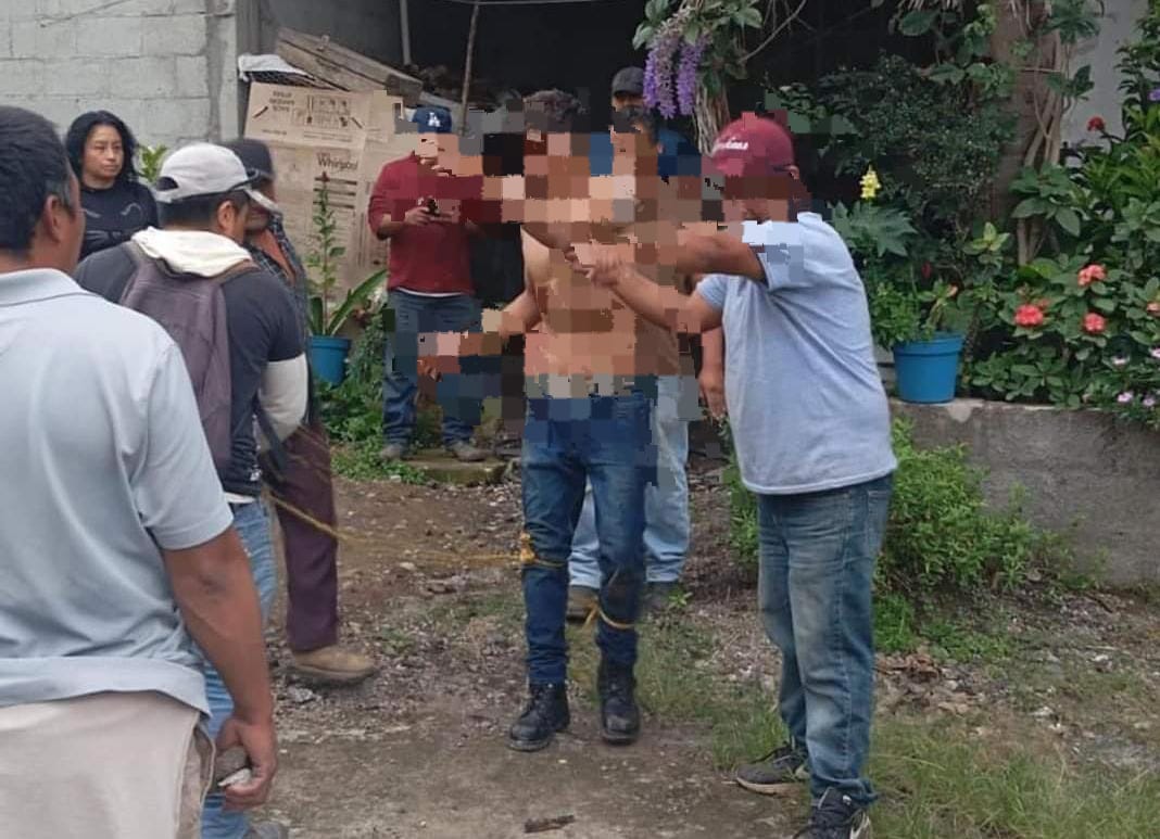 Vecinos retienen a presunto asaltante en congregación de Nogales