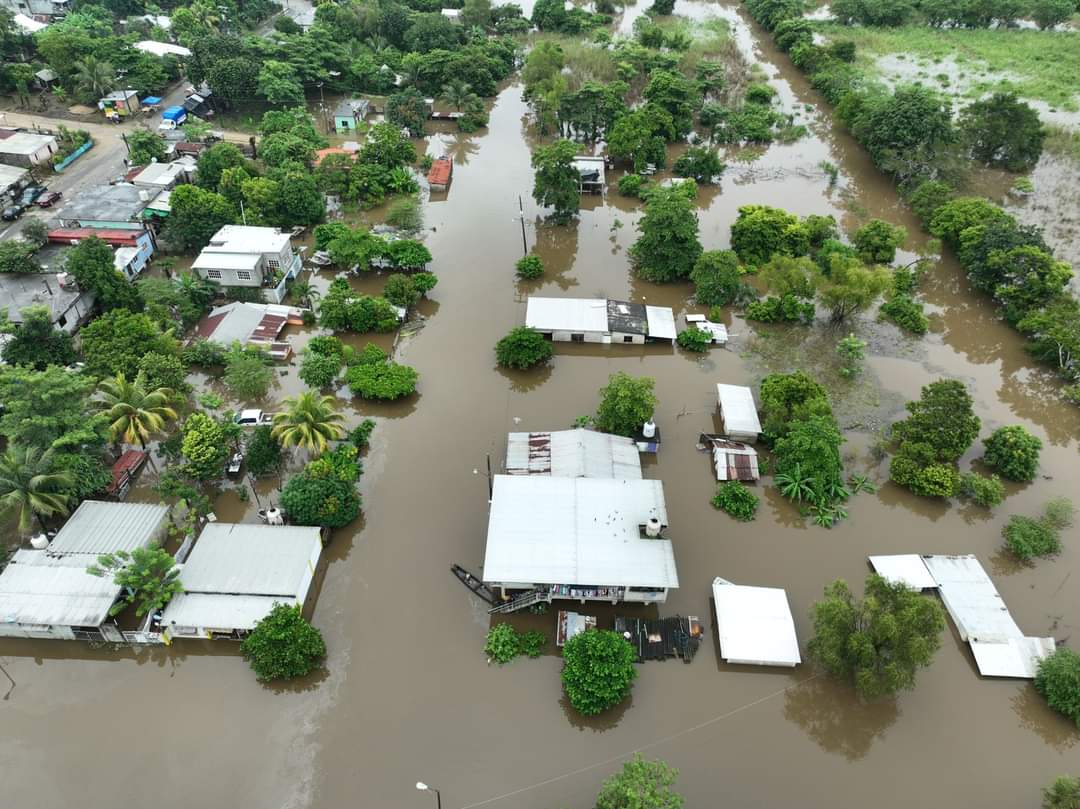 DIF estatal envía apoyos para cuatro mil familias afectadas por lluvias e inundaciones en el sur de Veracruz