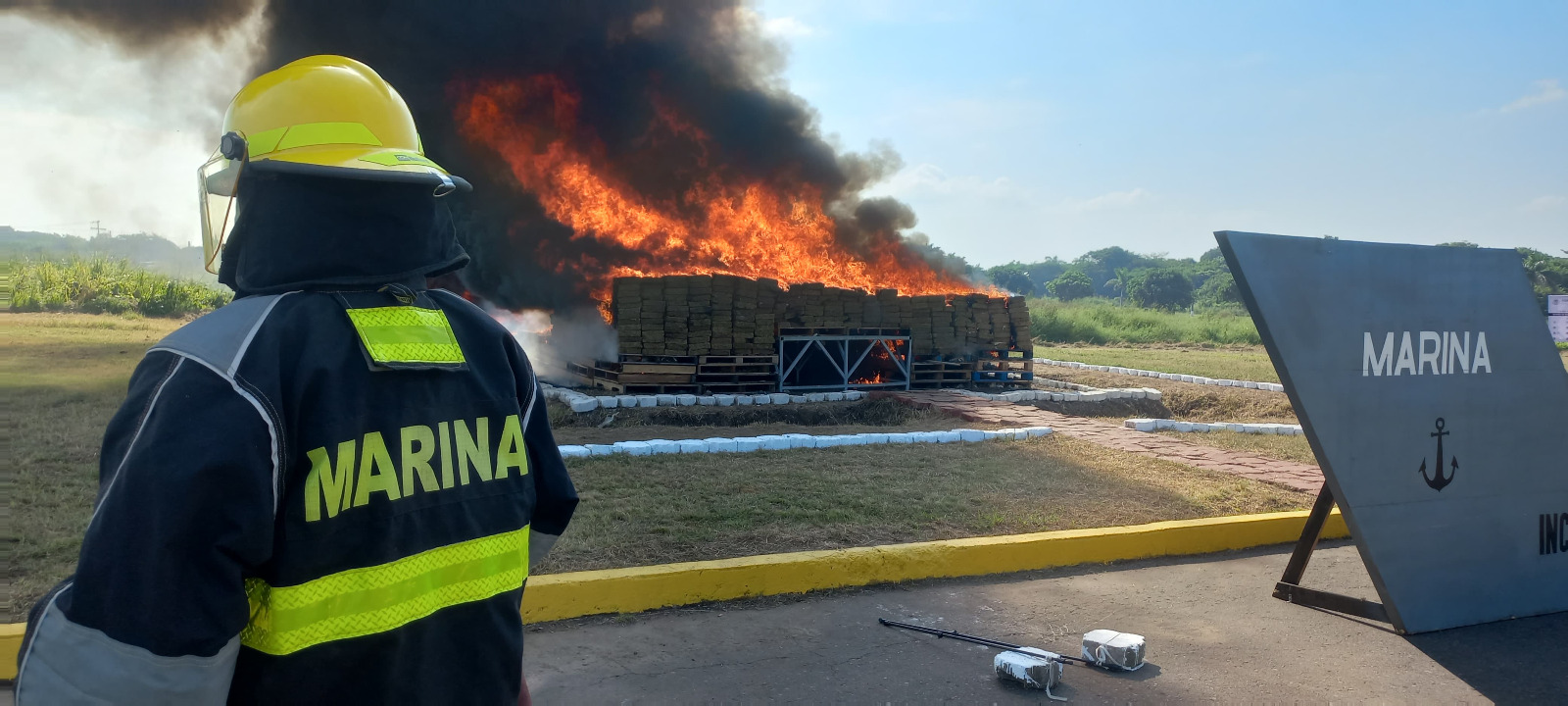 Incineran casi siete toneladas de drogas aseguradas por personal naval en Veracruz