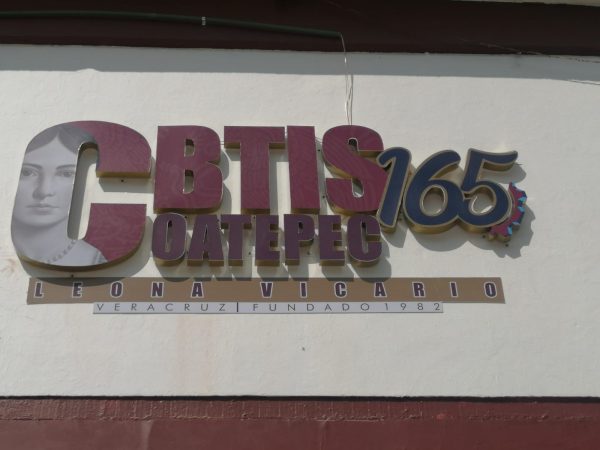 Padres de familia denuncian mal manejo de cuotas escolares por 8 mdp en el CBTIS 165 de Coatepec