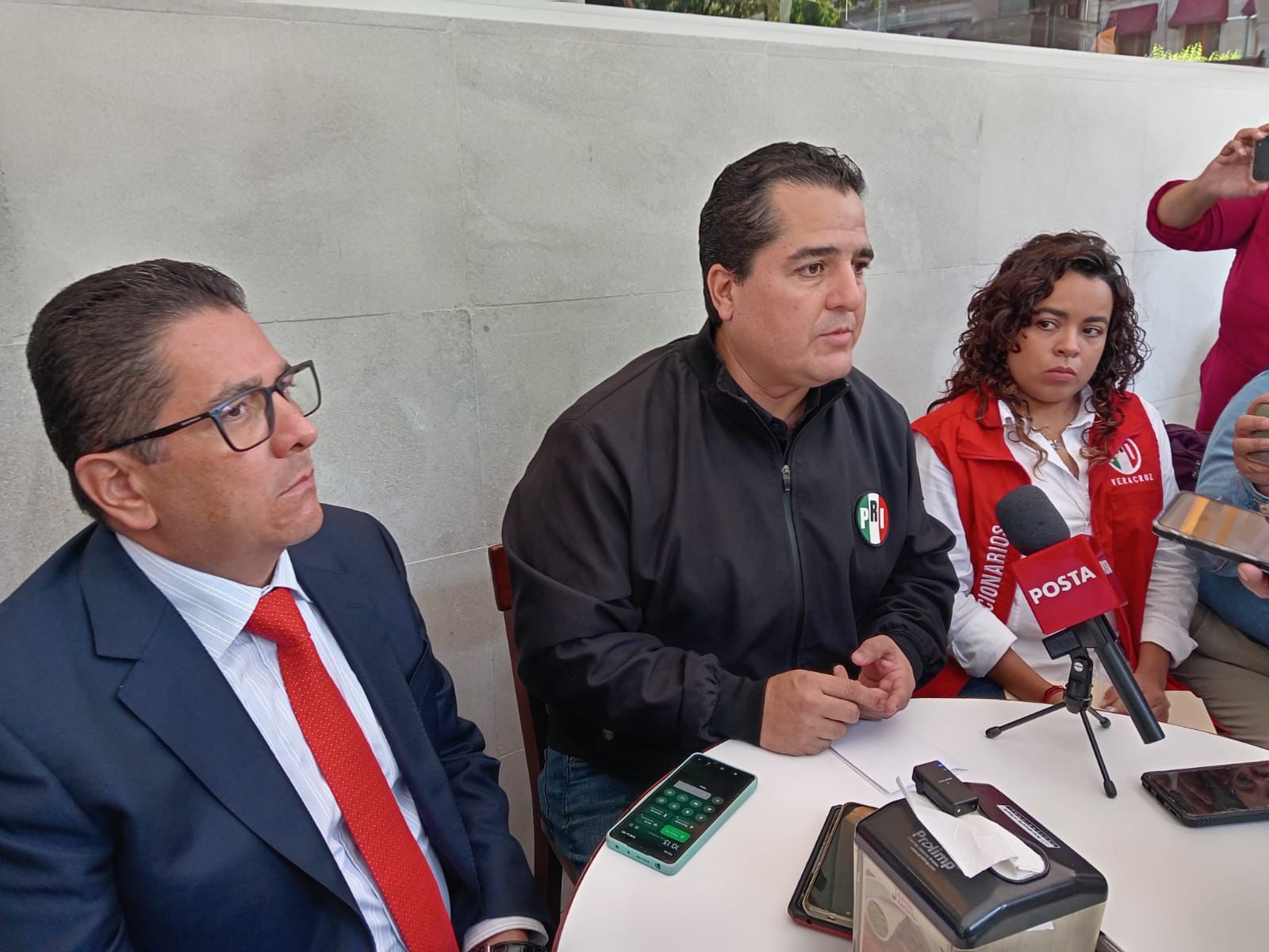 PRI estatal adeuda dos quincenas al personal por recorte de prerrogativas y exceso de nómina