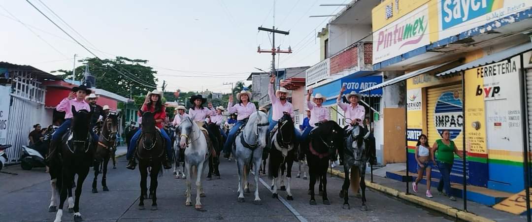 Alvaradeños repudian en redes sociales pleito en cabalgata