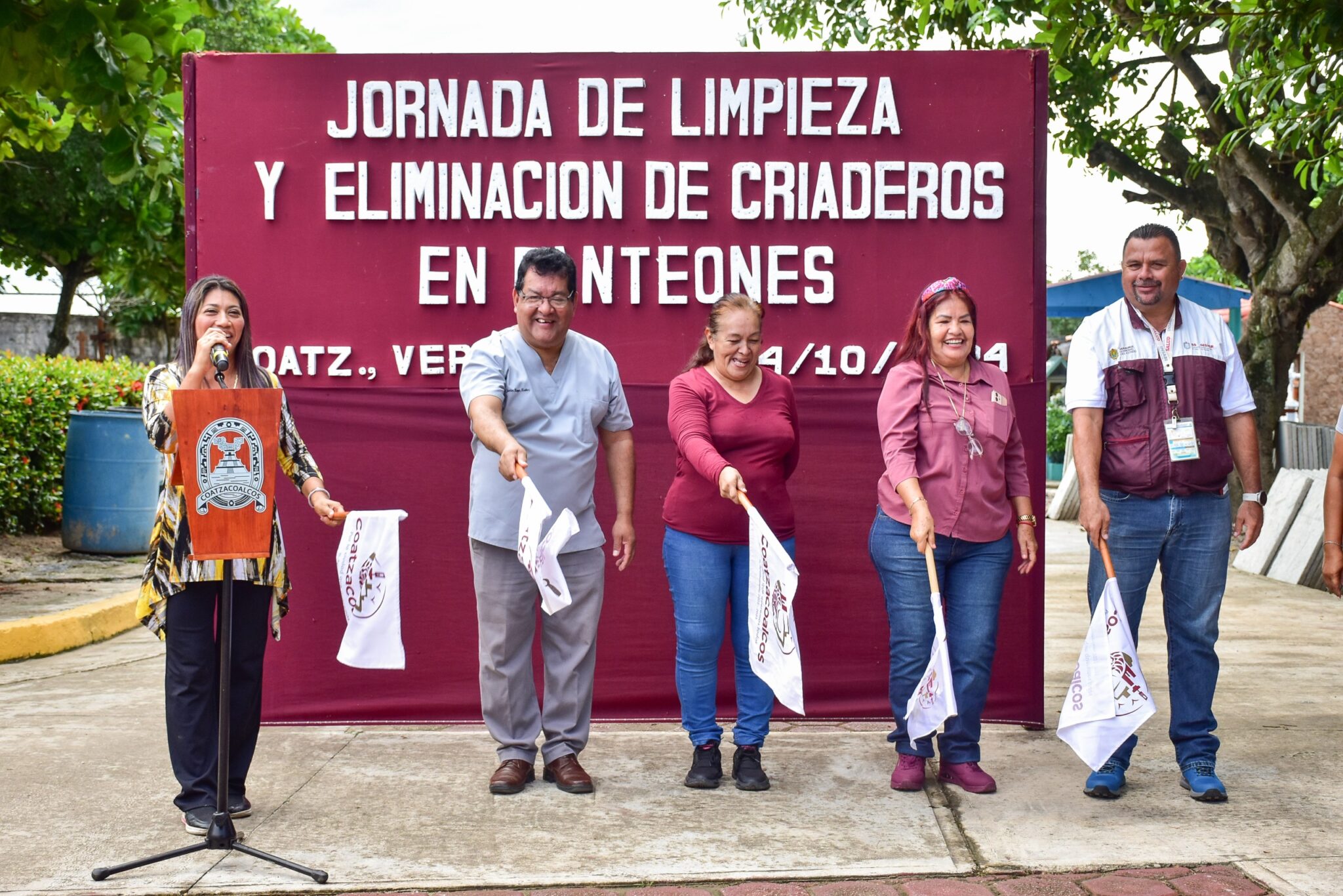 Inicia jornada de limpieza y eliminación de criaderos de dengue en panteones municipales de Coatzacoalcos